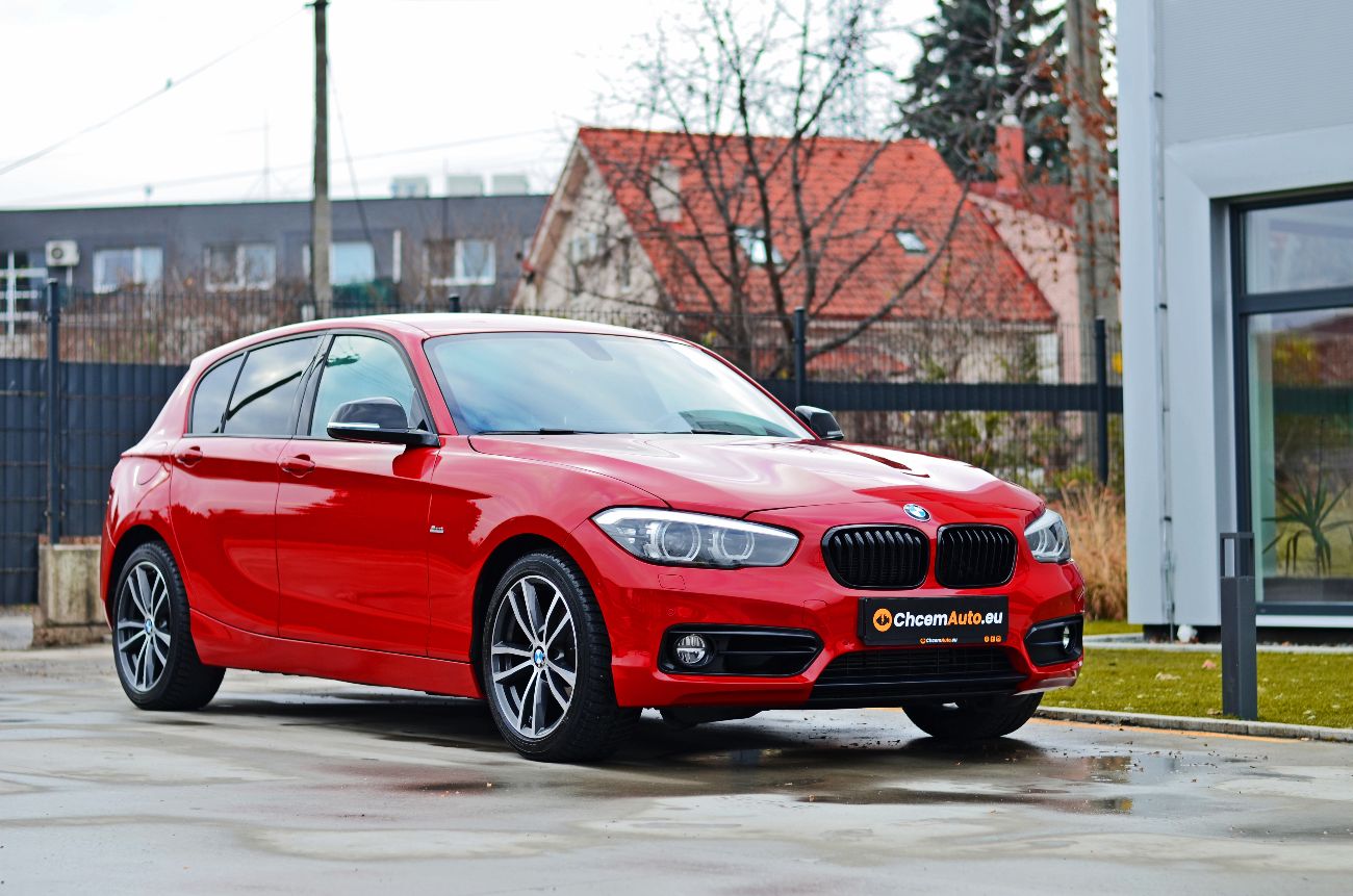 Detailed view of the car